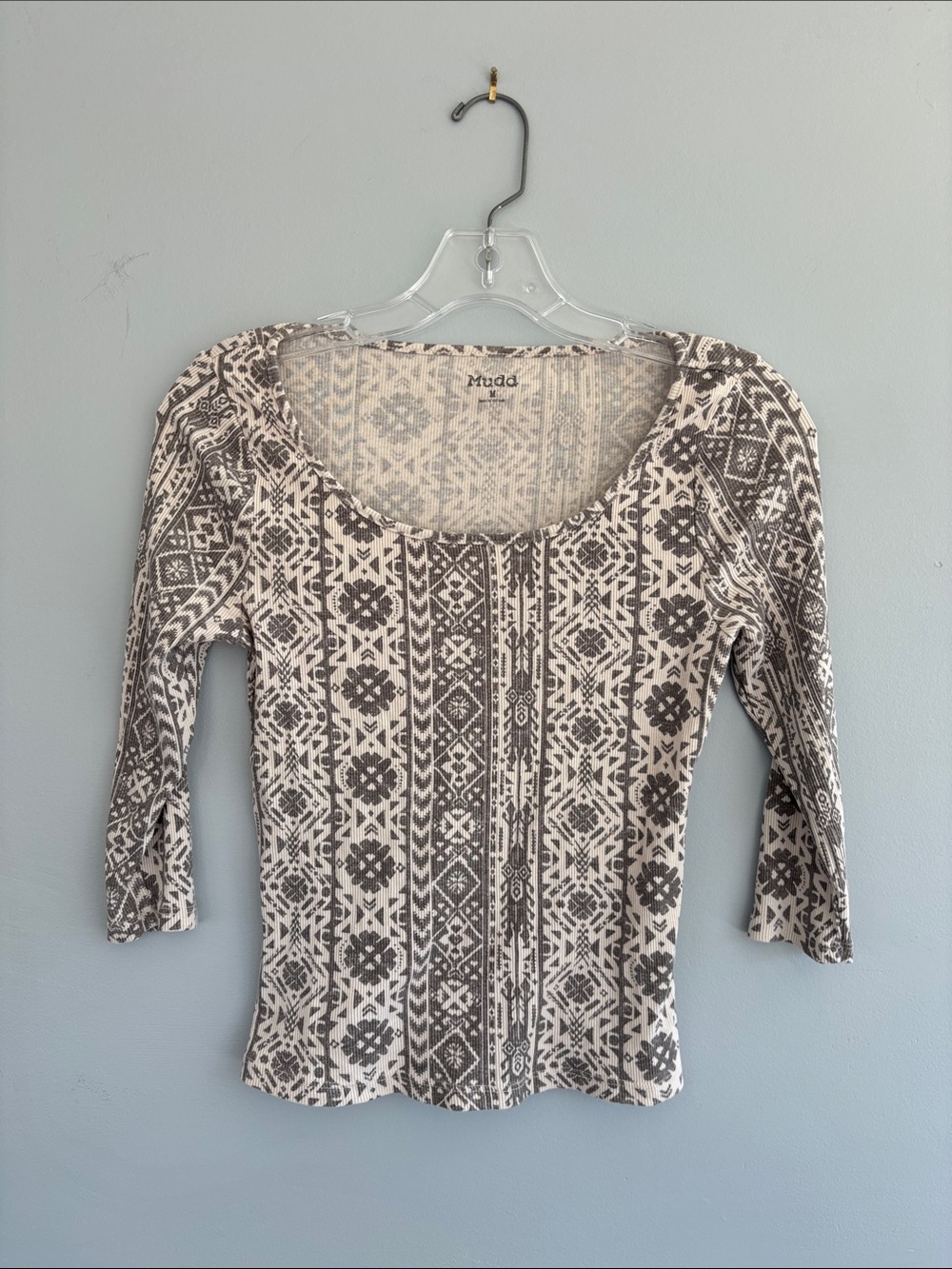 Mudd Women's Scoop Neck Long Sleeve Aztec Print Top - Gray & White